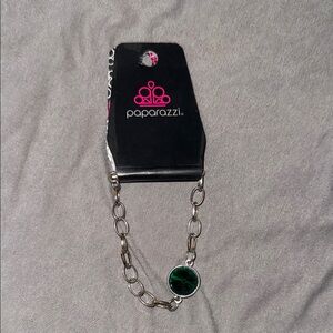 💍5/$5💍 Paparazzi Silver Chain Bracelet with Green Gem